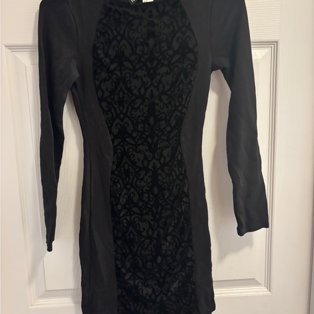 Elegant Black Dress with Velvet Detail